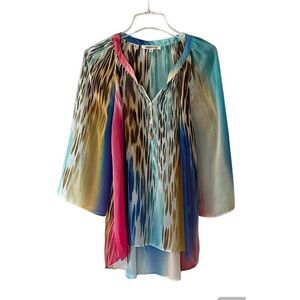 BELLISSIMA Women's 1/2 Button Sheer Colorful Animal Print Blouse Size Medium‎